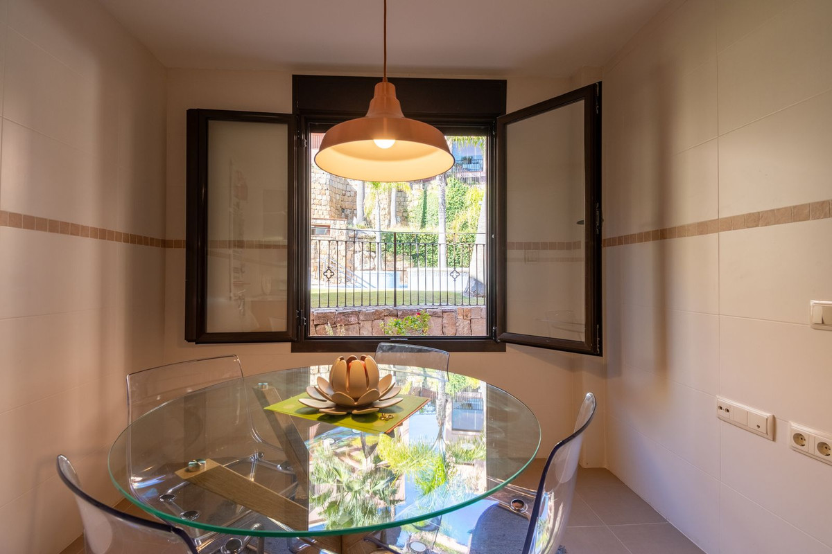 https://cdn.resales-online.com/public/v8b00unuc7/properties/d5b74dcc849111eeb0180217bc231ef4/w1200/28-ef19a2c59920e2e087cd278a51b6dbf8.jpg?v=1700300968