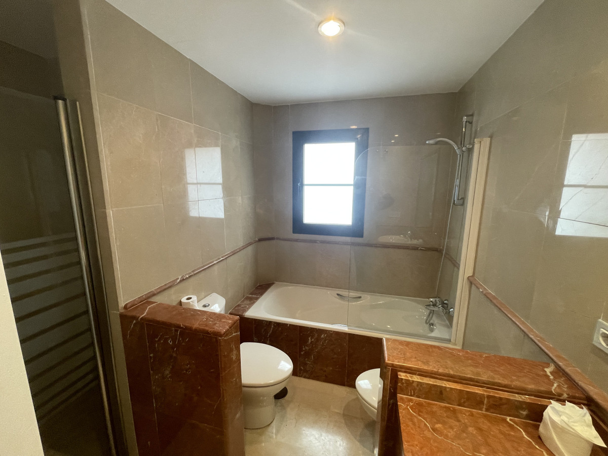 https://cdn.resales-online.com/public/5em70cvk9j/properties/e32a937e83ac11eeb0180217bc231ef4/w1200/12-53013098fcab6c38b1379cd33298e050.jpg?v=1700052506