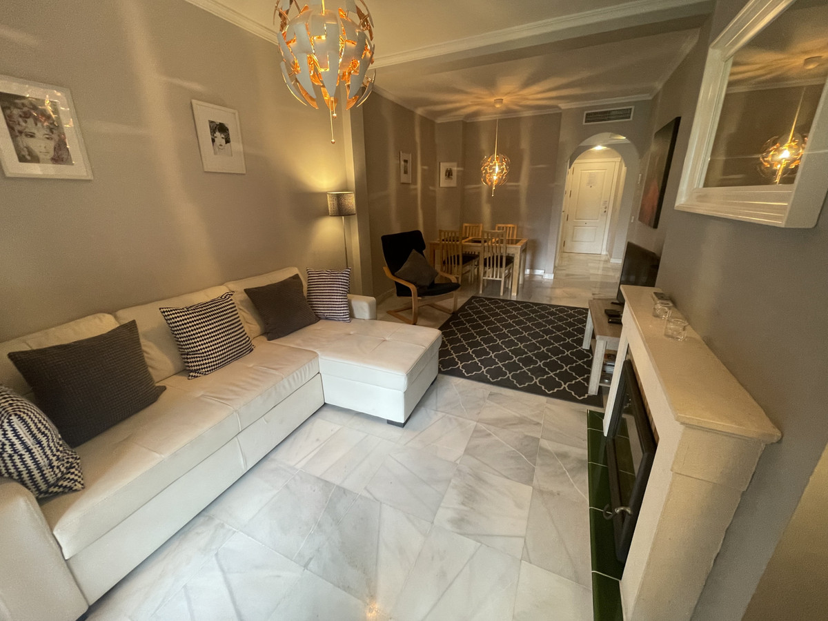 https://cdn.resales-online.com/public/5em70cvk9j/properties/e32a937e83ac11eeb0180217bc231ef4/w1200/3-e898b2bb2a2fdfd06d2c39894dce8316.jpg?v=1700052506