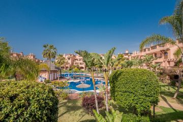 https://cdn.resales-online.com/public/5em70cvk9j/properties/e32a937e83ac11eeb0180217bc231ef4/w1200/20-d1f7658cbe4ba6cd8666fec30fba80ad.jpg?v=1700052506