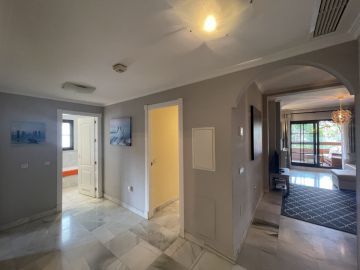 https://cdn.resales-online.com/public/5em70cvk9j/properties/e32a937e83ac11eeb0180217bc231ef4/w1200/9-467d0cee5b725f3ef65f102a0c2e69c0.jpg?v=1700052506