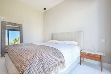 https://cdn.resales-online.com/public/ee6weu4d1c/properties/f5eabe51629d11eea6080217bc231ef4/w1200/13-5fd73dea700db77384c091ca9818b1a9.jpg?v=1696421490