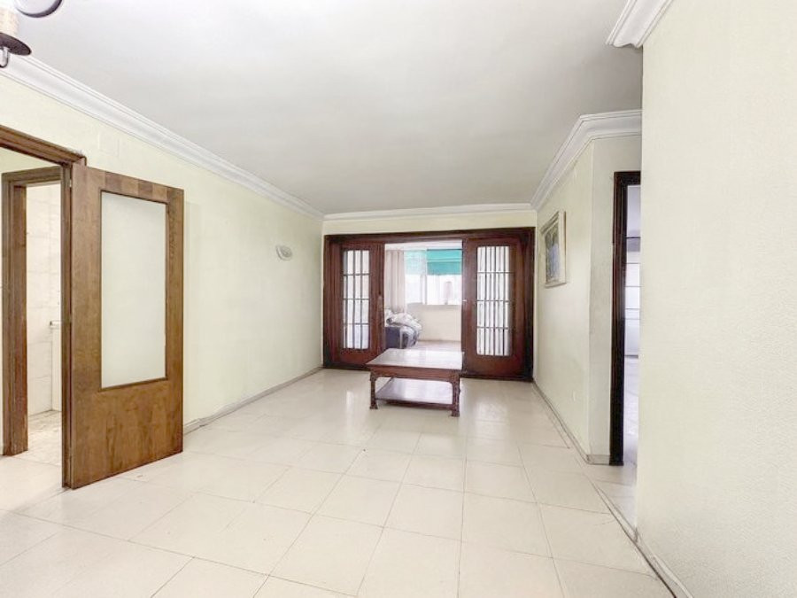 https://cdn.resales-online.com/public/h0v3325kpu/properties/fd3b2fbe755711ee8fbe0217bc231ef4/w1200/1-7980e48d732b6fc85c14b43b94d2aa54.jpg?v=1700553942