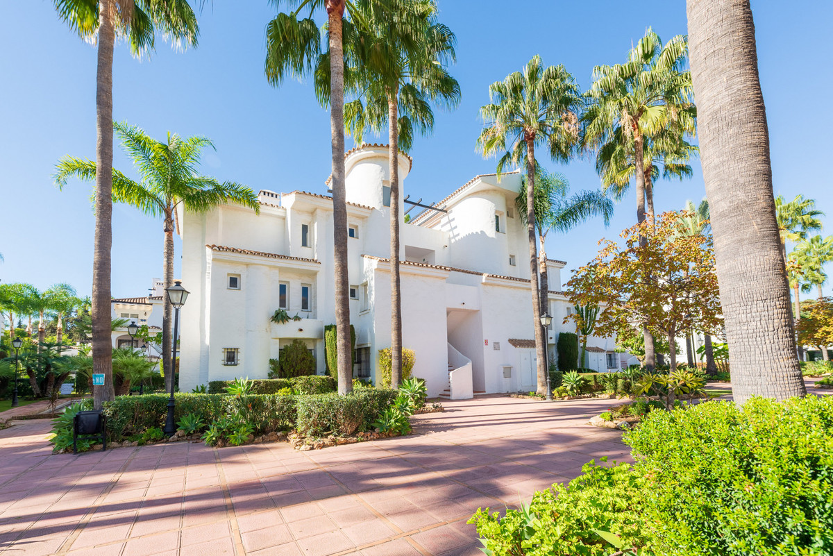 https://cdn.resales-online.com/public/s9sdgdg916/properties/2f2a581e88f511eeb0180217bc231ef4/w1200/1-7980e48d732b6fc85c14b43b94d2aa54.jpg?v=1700633313