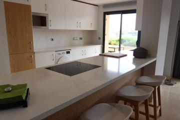https://cdn.resales-online.com/public/4u8i2in212/properties/lwymruwysmicwjz/w1200/17-dd5fcd4f0eb487dfa3803f7e20814c0e.jpg?v=1613492969
