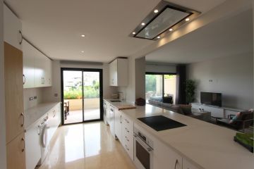 https://cdn.resales-online.com/public/4u8i2in212/properties/lwymruwysmicwjz/w1200/3-e898b2bb2a2fdfd06d2c39894dce8316.jpg?v=1613492969
