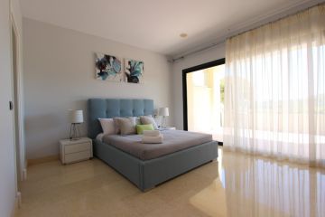 https://cdn.resales-online.com/public/4u8i2in212/properties/lwymruwysmicwjz/w1200/5-3595ad71cbd87be6c3643a4285ef4791.jpg?v=1613492969
