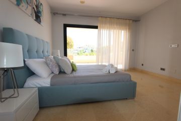 https://cdn.resales-online.com/public/4u8i2in212/properties/lwymruwysmicwjz/w1200/6-241328e1bcc9c0d8ce1222beb6c967a8.jpg?v=1613492969