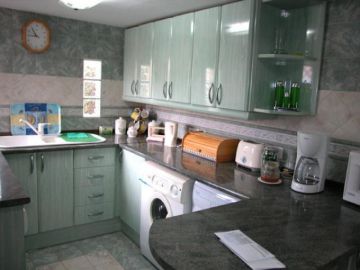 https://cdn.resales-online.com/public/7i68p4bai0/properties/vmmyztvwptovtnq/w1200/53-3072a33e2bffe507cb146ce711615059.jpg?v=1647892645