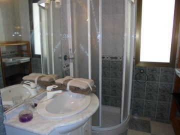 https://cdn.resales-online.com/public/7i68p4bai0/properties/vmmyztvwptovtnq/w1200/55-3c1c941a81476b73787f827064fcb30e.jpg?v=1647892645