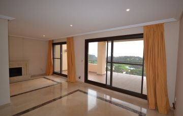 https://cdn.resales-online.com/public/lahrid967e/properties/zwbclnyyukzguob/w1200/2-5bd7b9d04b45e33852eaf0ec6670150d.jpg?v=1592502615