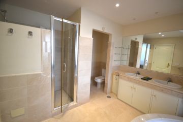 https://cdn.resales-online.com/public/lahrid967e/properties/zwbclnyyukzguob/w1200/16-ec67b526875bf0124b6ce4328a754439.jpg?v=1592502615