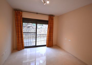 https://cdn.resales-online.com/public/lahrid967e/properties/zwbclnyyukzguob/w1200/18-cc72f169493c096e712837ff5d8b6e41.jpg?v=1592502615