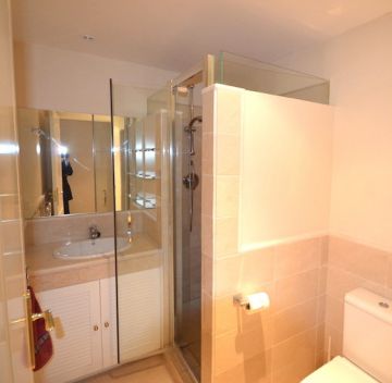 https://cdn.resales-online.com/public/lahrid967e/properties/zwbclnyyukzguob/w1200/19-d0ed7da2012a09046d307c195d98e7d6.jpg?v=1592502615