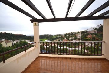https://cdn.resales-online.com/public/lahrid967e/properties/zwbclnyyukzguob/w1200/3-e898b2bb2a2fdfd06d2c39894dce8316.jpg?v=1592502615
