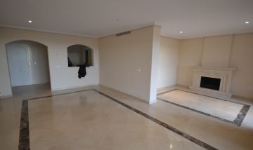 https://cdn.resales-online.com/public/lahrid967e/properties/zwbclnyyukzguob/w1200/8-e64a9055bba3e77ac8aca3b893cdf826.jpg?v=1592502615